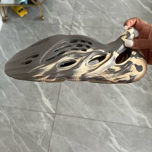 Adidas Yeezy Foam RNNR MXT Moon Grey